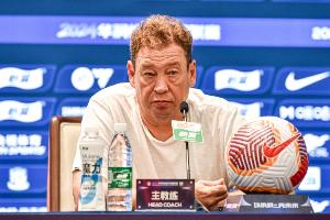 斯卢茨基:东亚杯球员最快16号归队,现在确实充满很多未知数