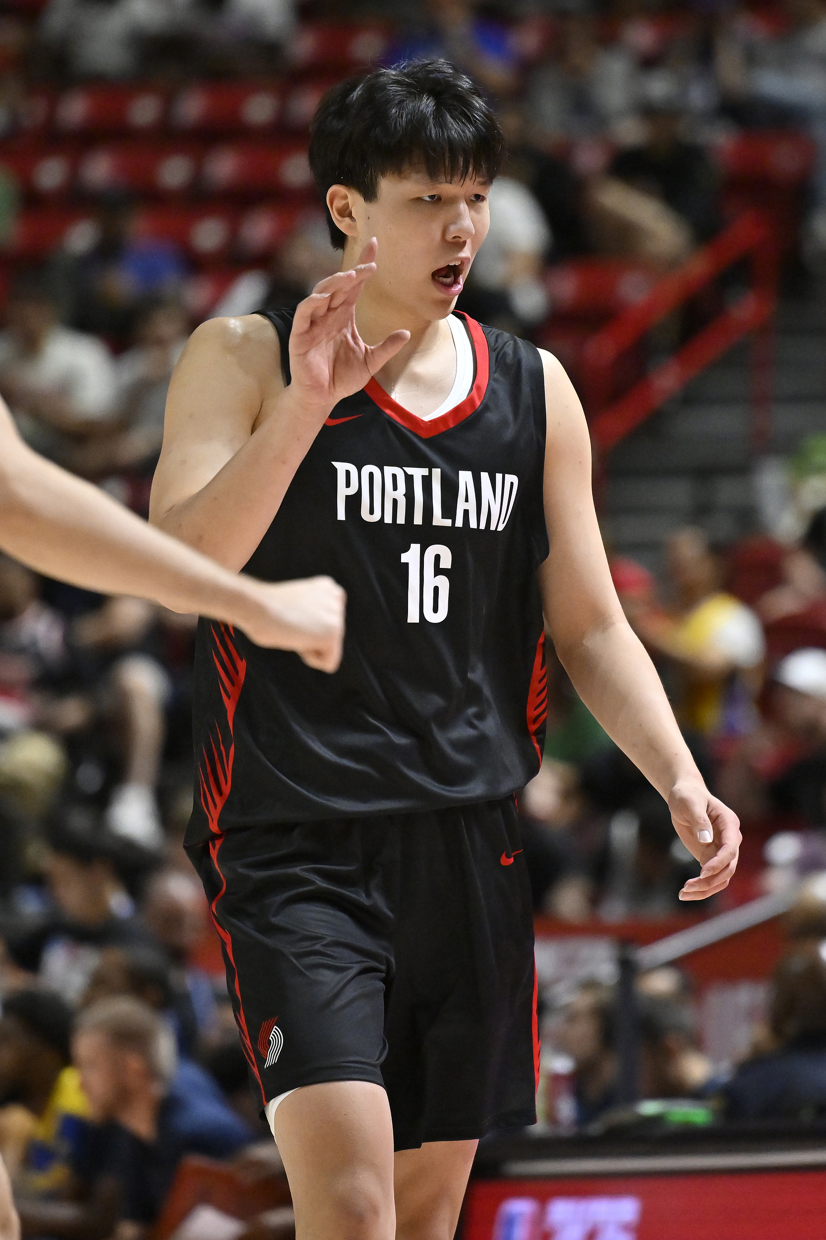 比中国球迷更能想!开拓者球迷:杨瀚森会成为开拓者队史第四伟大球员