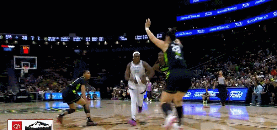 kaiyun sports-受困犯规！李月汝半场只打4分钟，得到2分1助攻