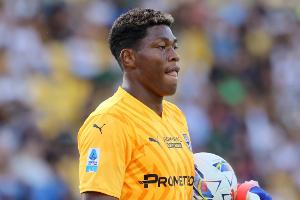 铃木彩艳德转最新身价达1400万欧,是一年前的7倍