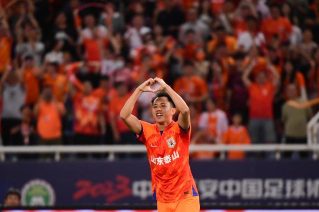 开云官方网站-【中超】黄政宇加盟首球 泰山2比0送大连人10轮不胜
